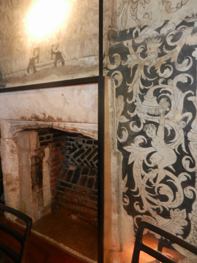 The original wall coverings and fireplace of Shakespeare's Oxford getaway.